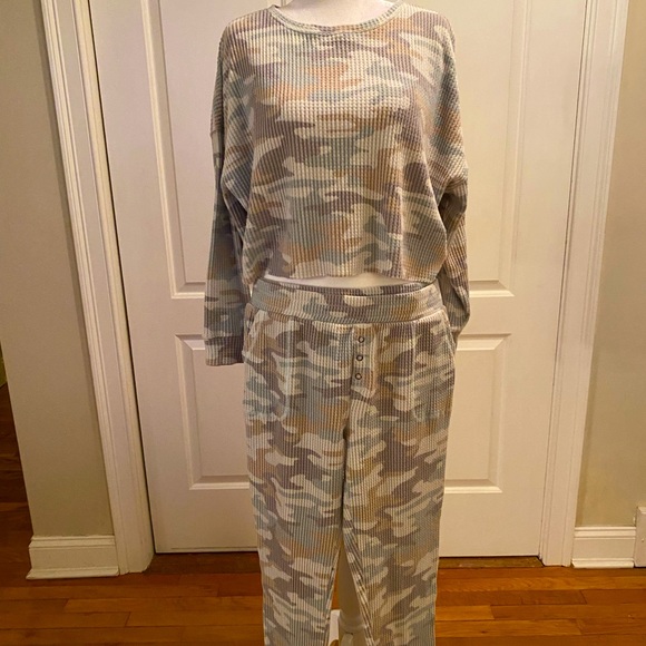 Z Supply Camo Waffle Knit Sweat Set 🩶🤍🤎🩵 - Picture 5 of 16